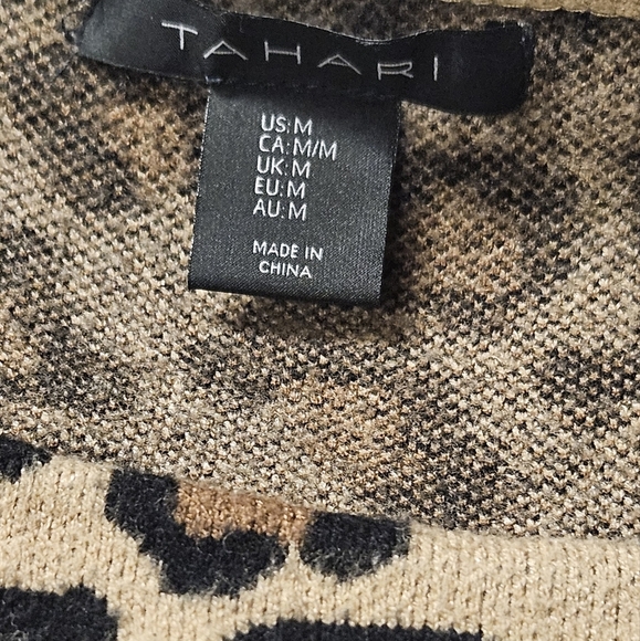 Tahari Pull Over Leopard Animal Print soft cozy stretch sweater size M - Picture 5 of 6